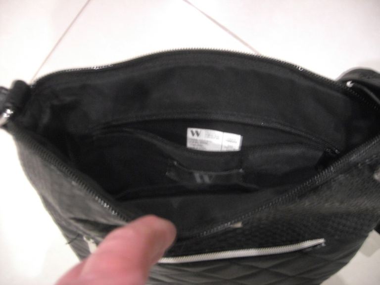 BLACK LEATHER CROSSOVER BAG 