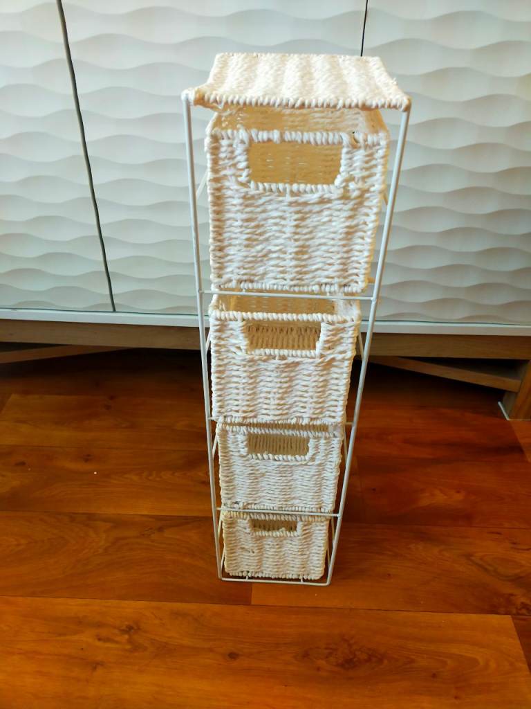 Chest of drawers with metal frame in very good condition 