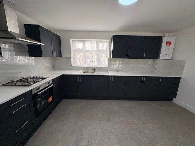 Very Large 4 Bedroom 3 Bathroom 3 Reception House To Rent Loughton Essex IG10
