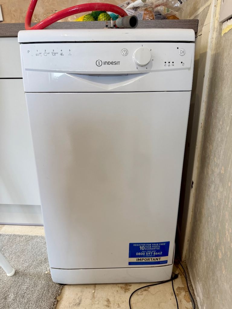Indesit Slimline Dishwasher – White, Good Condition