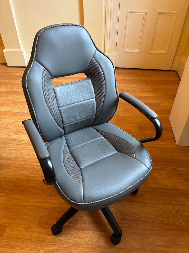 Grey computer / office chair