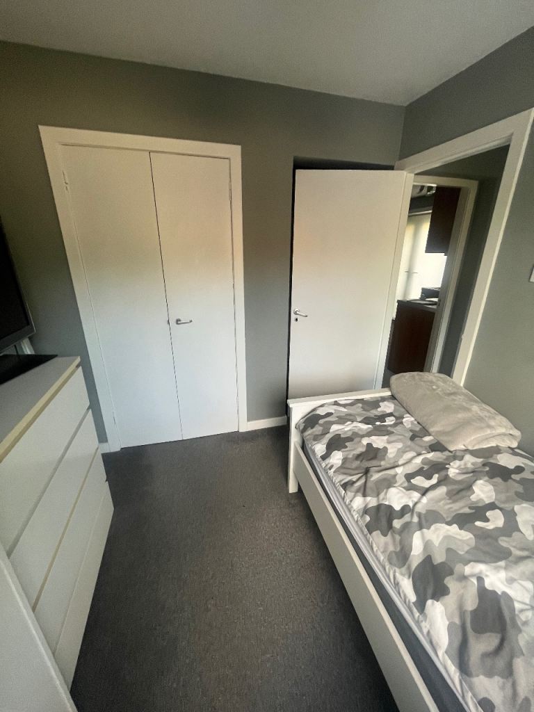 Single room for rent ( no deposit )