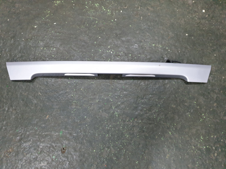 KIA VENGA TAILGATE TRIM in silver no reverse camera 87310-1p000