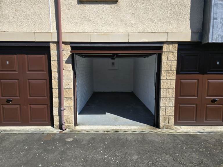 Garage for Rent
