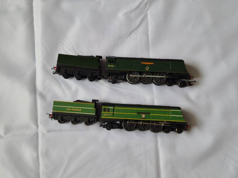 Model Railway Locomotives x2 – Green, Good Condition