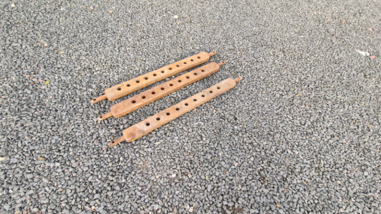 Choice of 9 or 11 hole tractor draw bar 