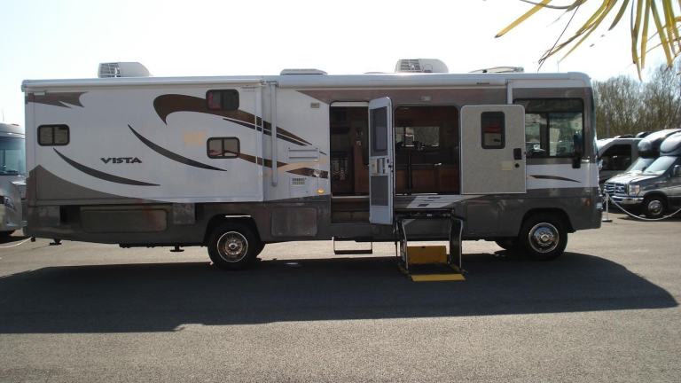 Winnebago Vista American motorhome R.V. Disabled Wheel chair access/ ... 2010/10