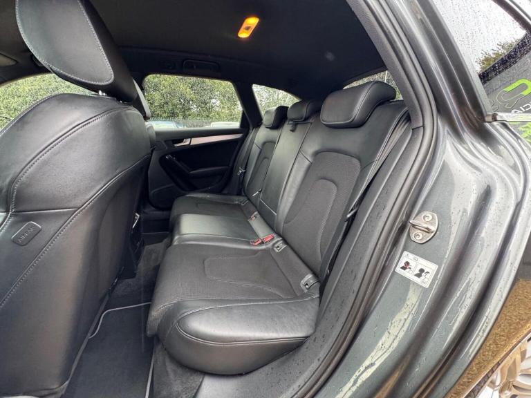 AUDI A4 AVANT 2.0 TDI S line quattro Euro 5 (s/s) 5dr 2015