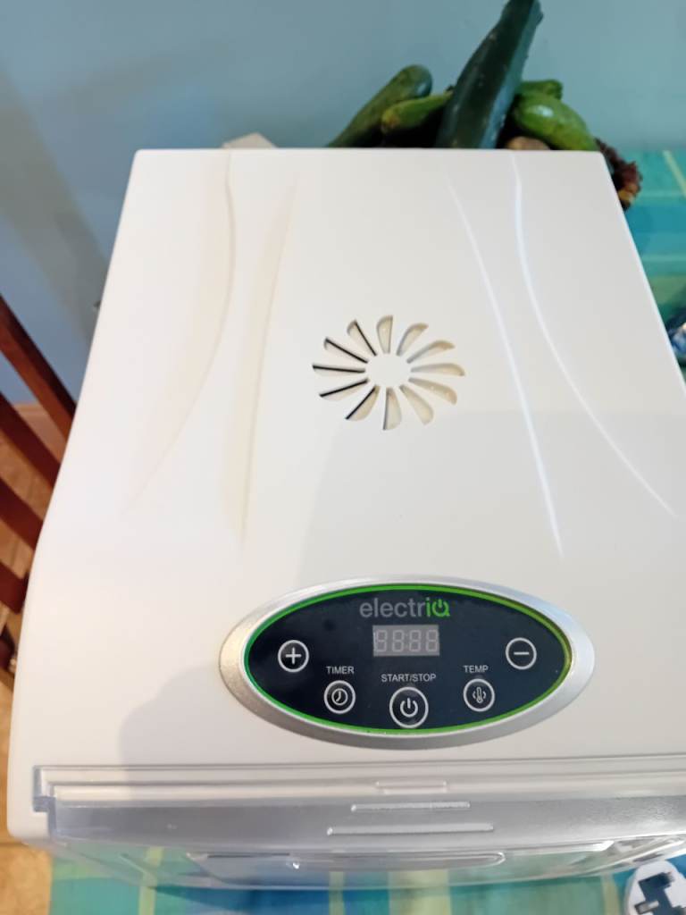 Dehydrator for fruit and vegetables