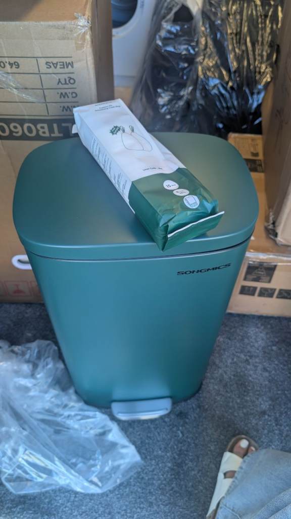 **SOLD**Brand new songmics green pedal bin 