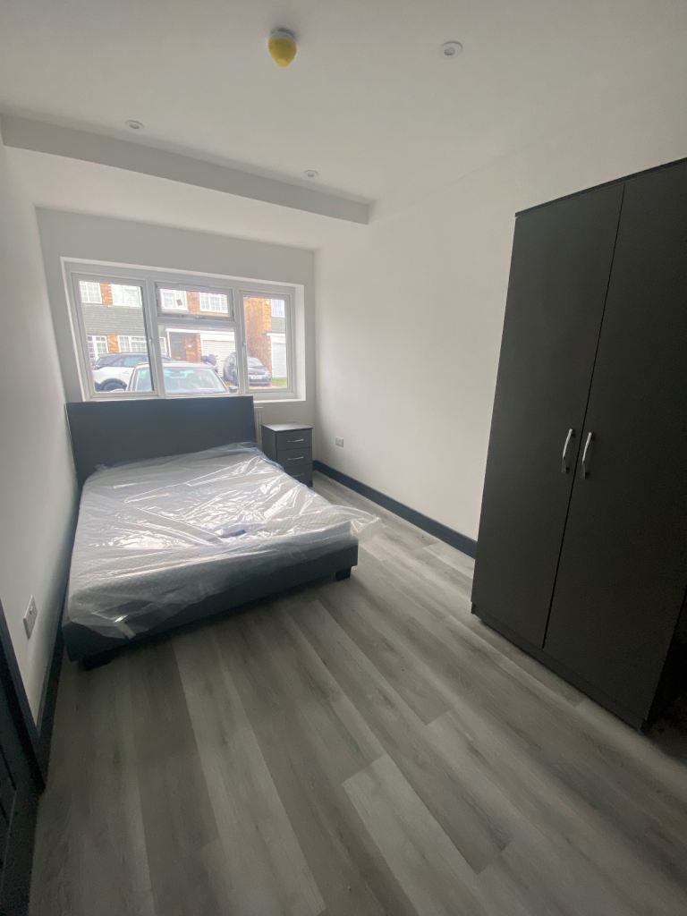 6 bed 6 bath HMO UB7 - COMPANY LET
