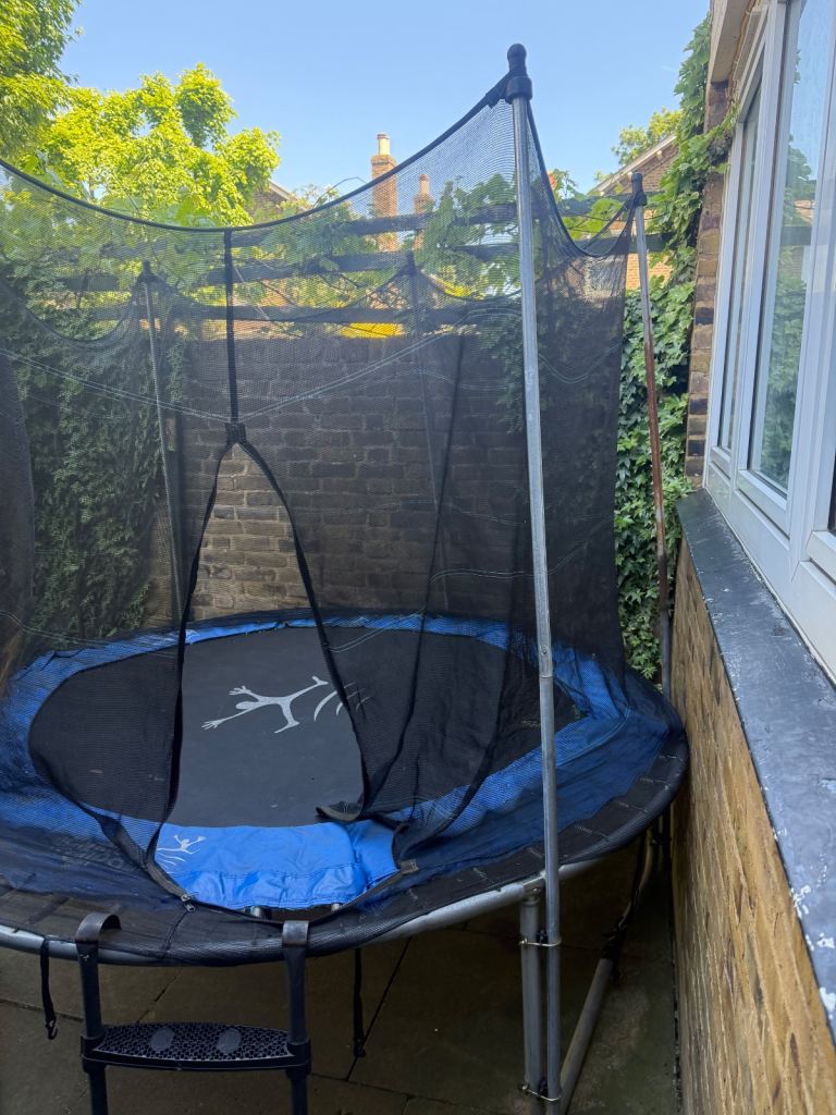 Children's Trampoline with Safety Net   8 foot 🦶 