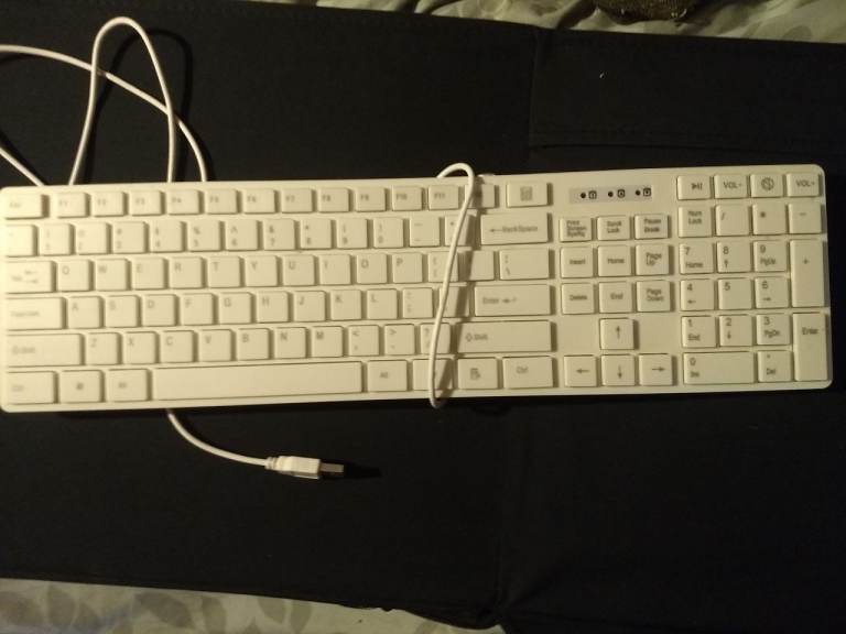 Slick white usb keyboard with silicone dust protector cover