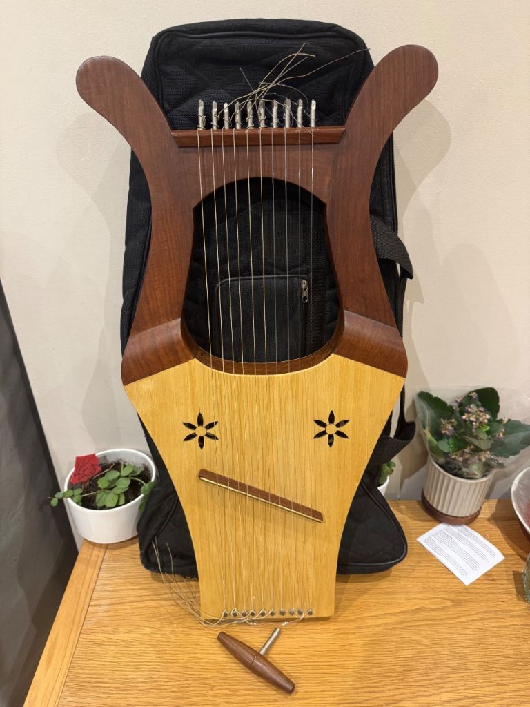 Mid-East Mini Kinnor Harp - Light