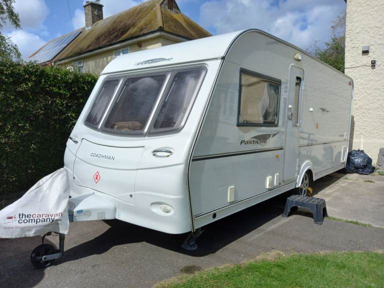 2009 Coachman 4 Berth with Fixed Bed, End Bathroom and Awning