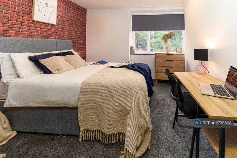 1 bedroom in Sharples Hall Street, Oldham, OL4 (#2738693)