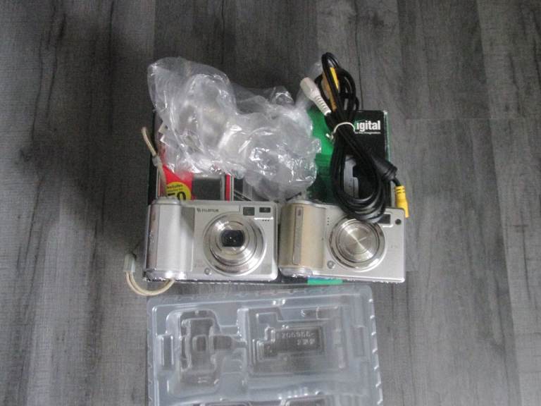 Fujifilm FinePix Digital Camera Bundle (Spares/Repair)