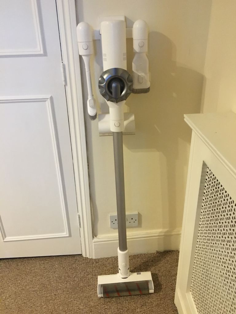 V9P Cordless Vacuum Cleaner - Needs Battery Replacement 