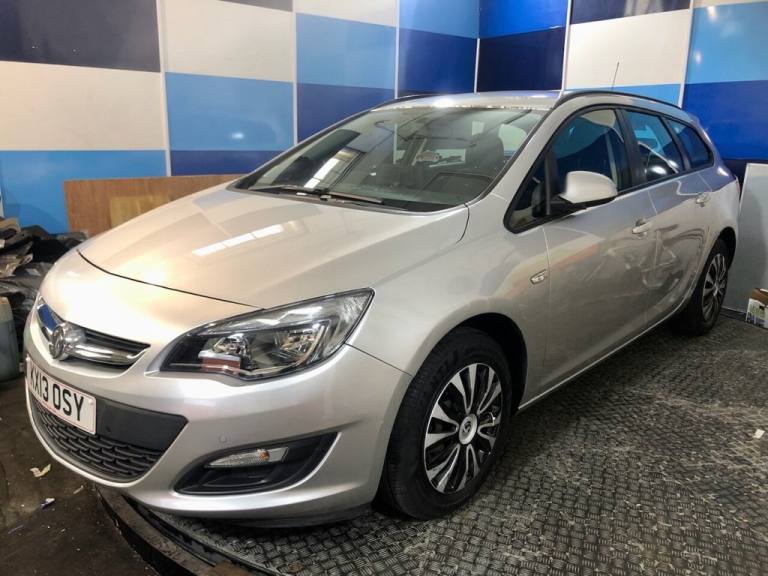 2013 Vauxhall Astra 1.6 16V Exclusiv Sports Tourer 5dr Petrol Auto Euro 5 (115 ps) Estate Petrol ...