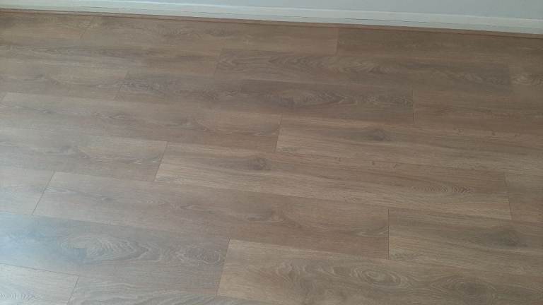 Carpet-vinyl-Laminate-Lvt-Spc-wood-floors 