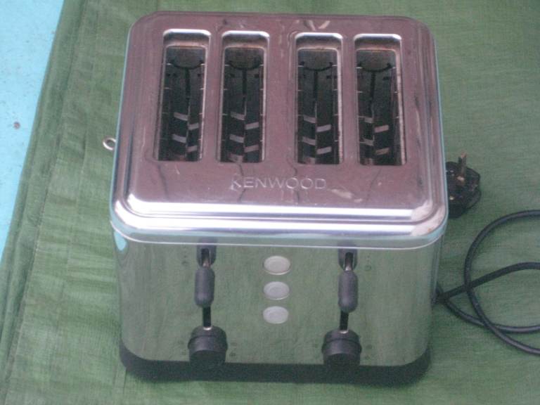 Kenwood Dual Control 4 Slice Toaster for £10.00