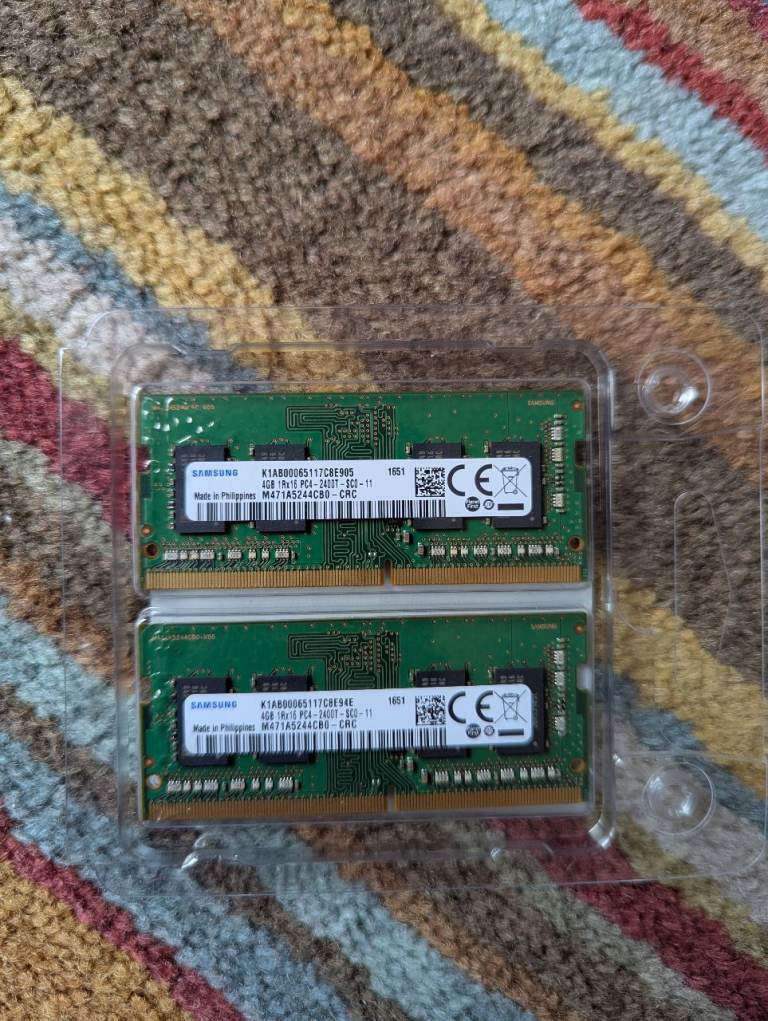 2 x 4 GB DDR4-2400 SODIMM