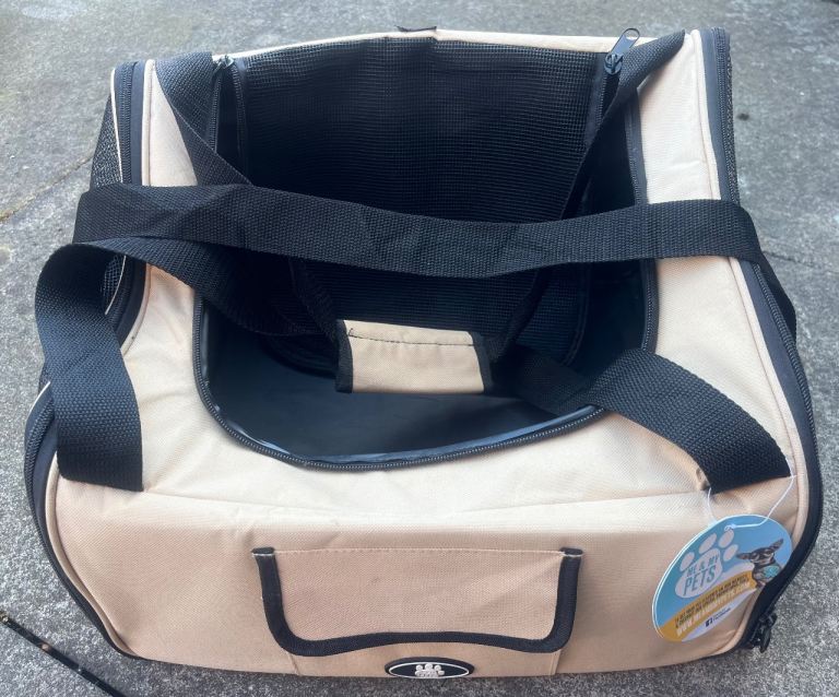Pet carrier 