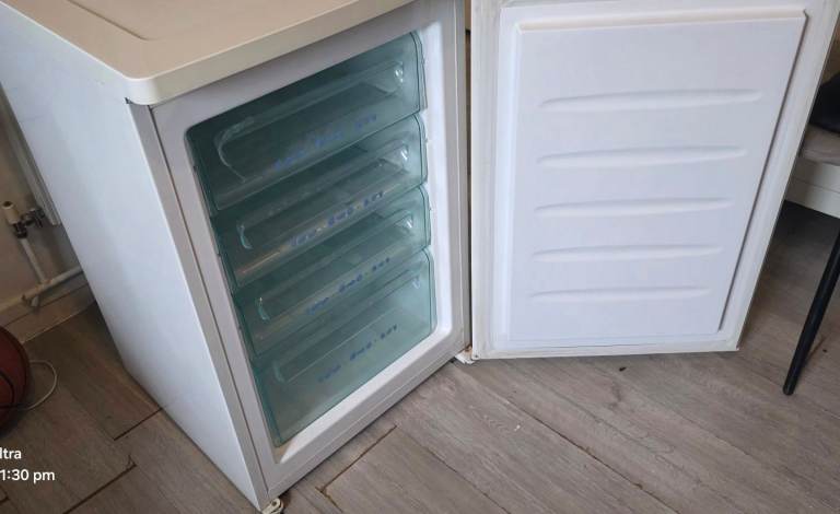 Freezer Fridgidaire freestanding undercounter. Delivery available. 