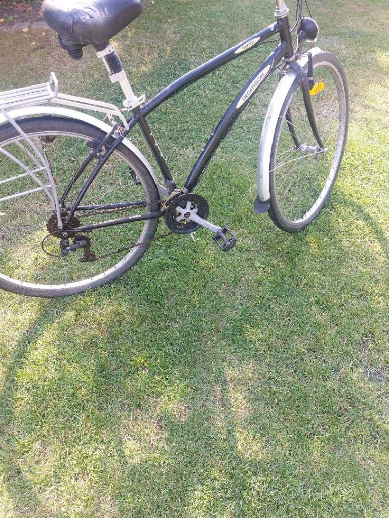 Black Road Bike with Rack & Mudguards – Fair Condition