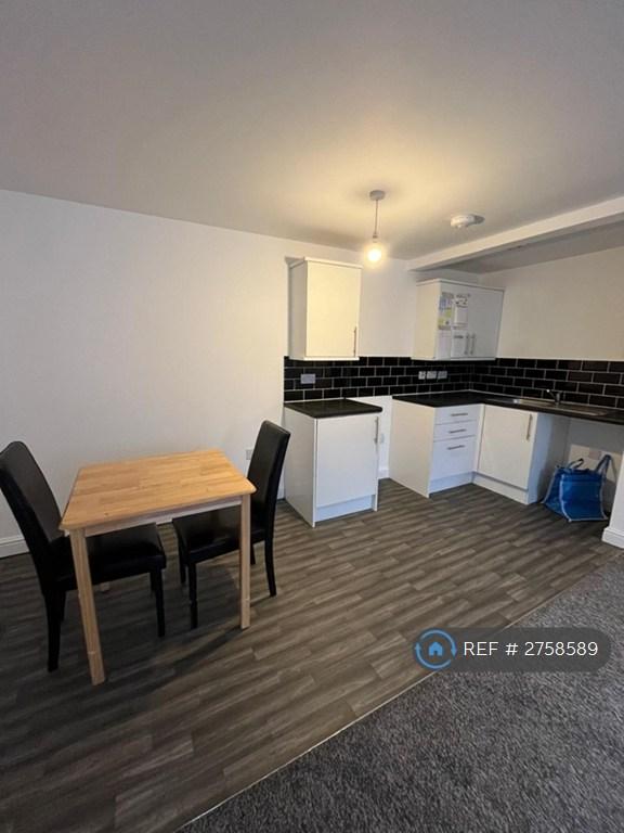 1 bedroom flat in Cherry Tree Place, St. Helens, WA9 (1 bed) (#2758589)