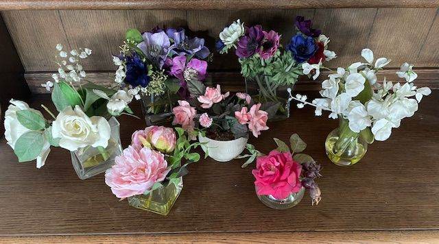 7 x Artificial Flowers in Vases