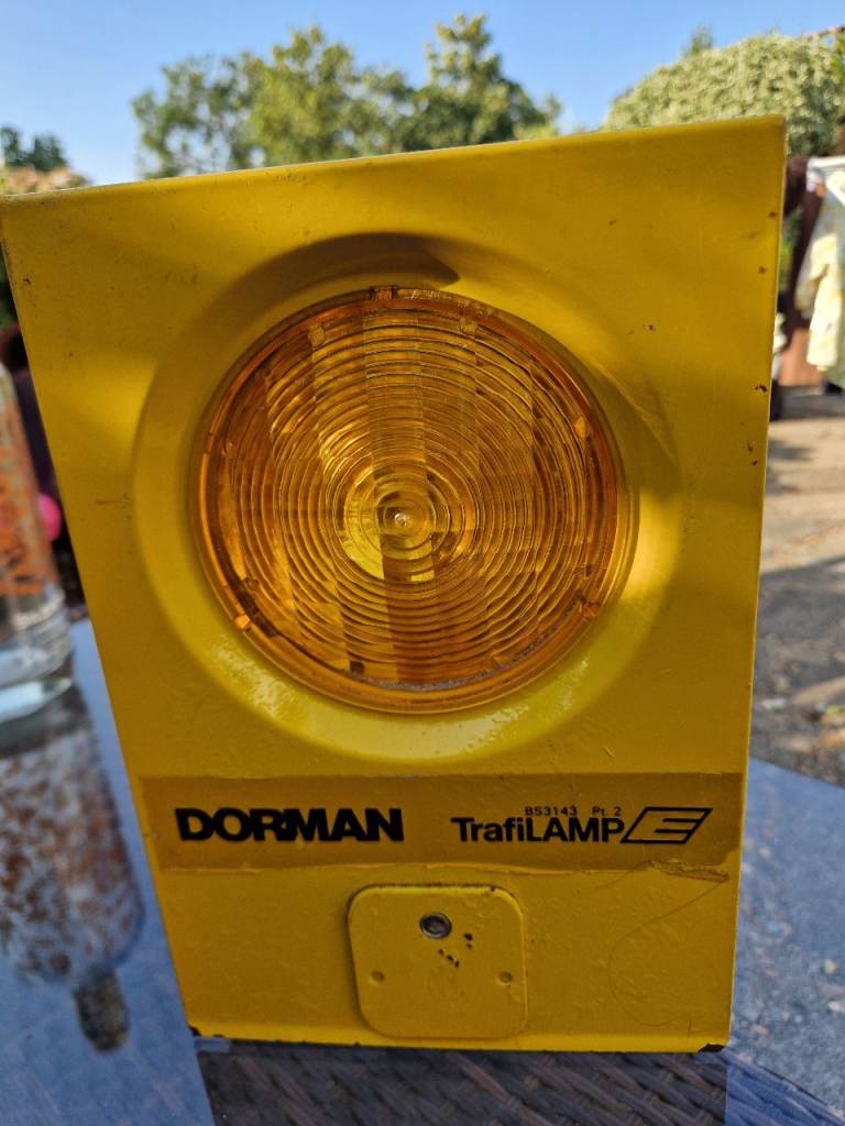 DORMAN TrafiLAMP Site Light – Yellow, Fair Condition