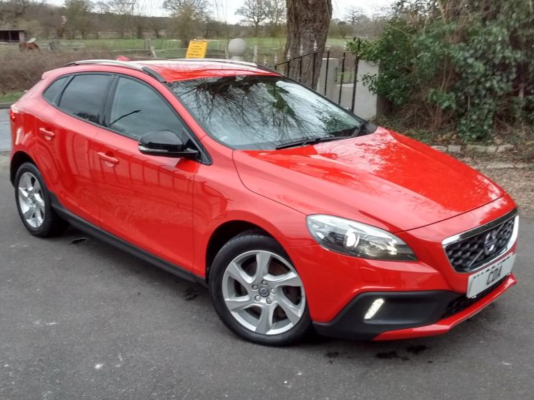 2015 Volvo V40 Cross Country 10 STAMPS 2 OWNERS D2 120 Cross Country Lux 5dr HATCHBACK Diesel Manual