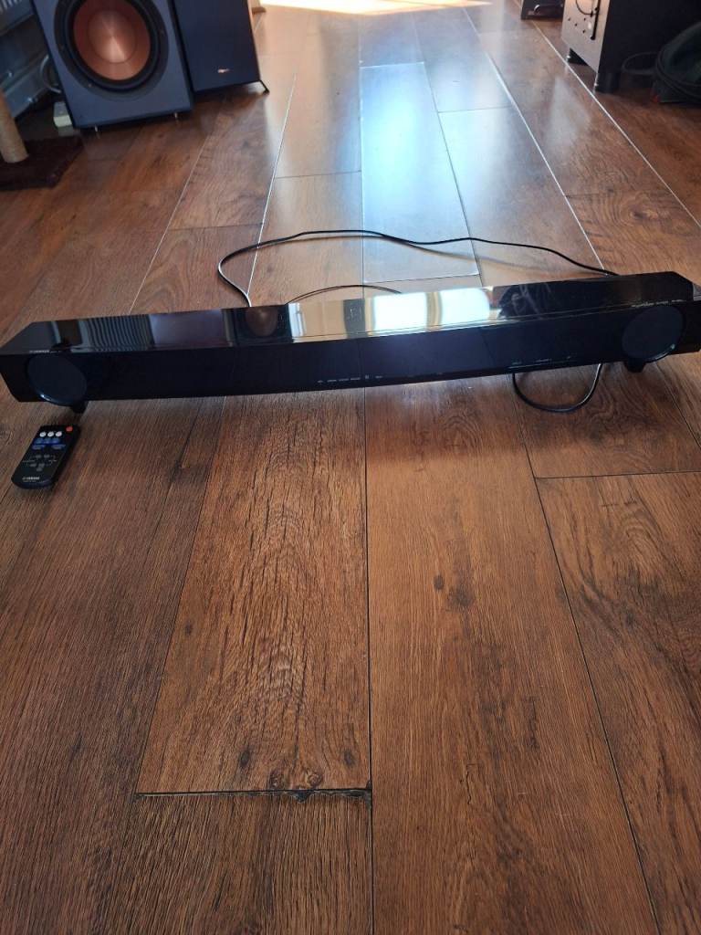 YAMAHA YAS-101 HI-FI SOUNDBAR WITH ORIGINAL REMOTE CONTROL EXCELLENT CONDITION 