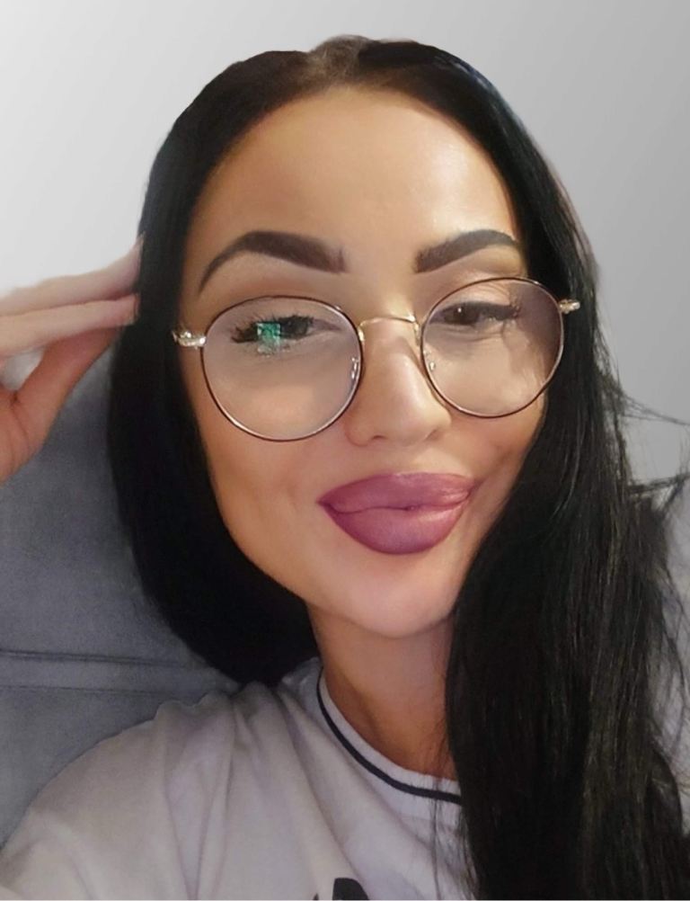 French Tutor GCSE & DELF | Fast Results | Speaking Confidence | Online