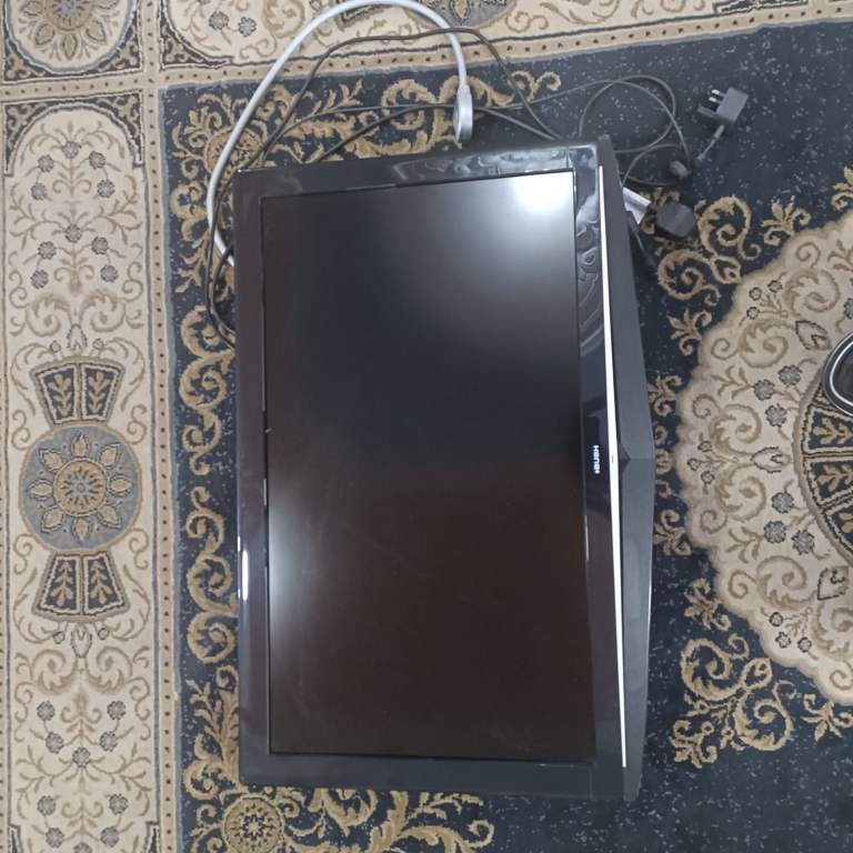 TV Bush brand 32 inches with wall bracket 