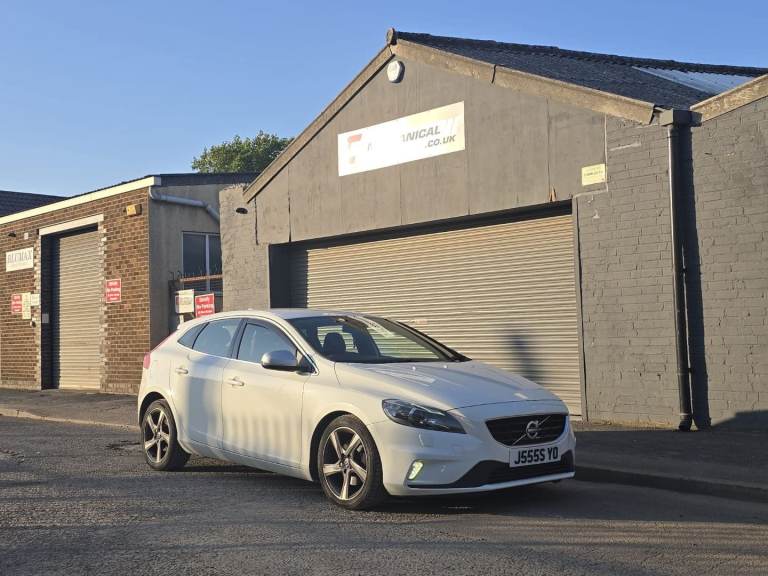 Volvo, V40, Hatchback, 2016, Manual, 1969 (cc), 5 doors