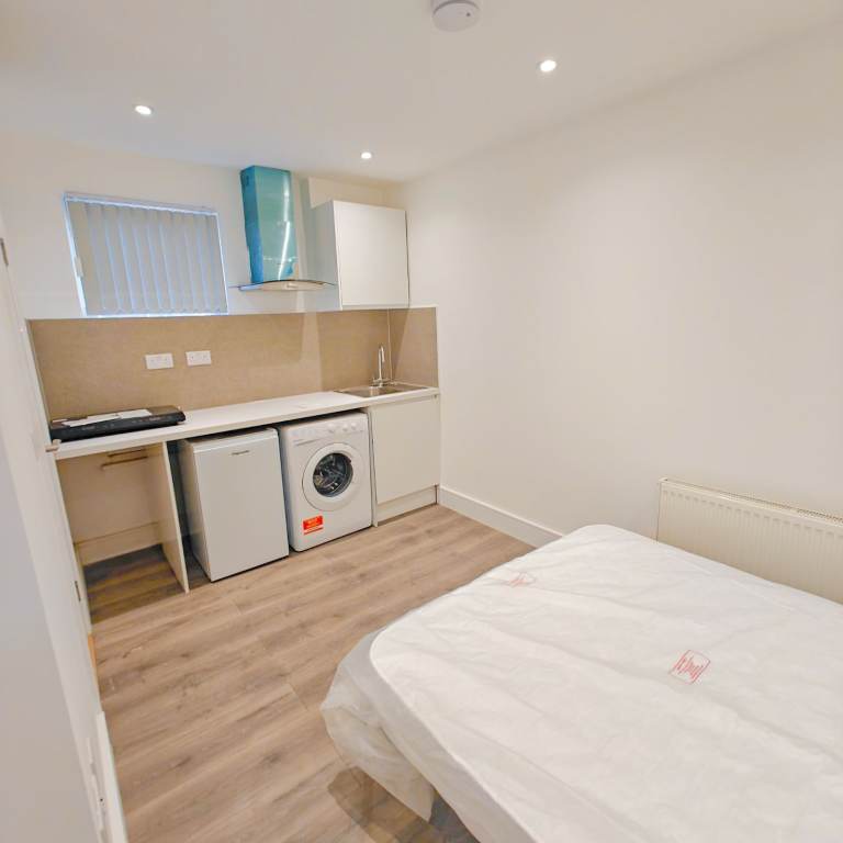 ** BRAND NEW STUDIO - ALL BILLS INCLUDED** Modern cosy studio apartment off Ealing Broadway