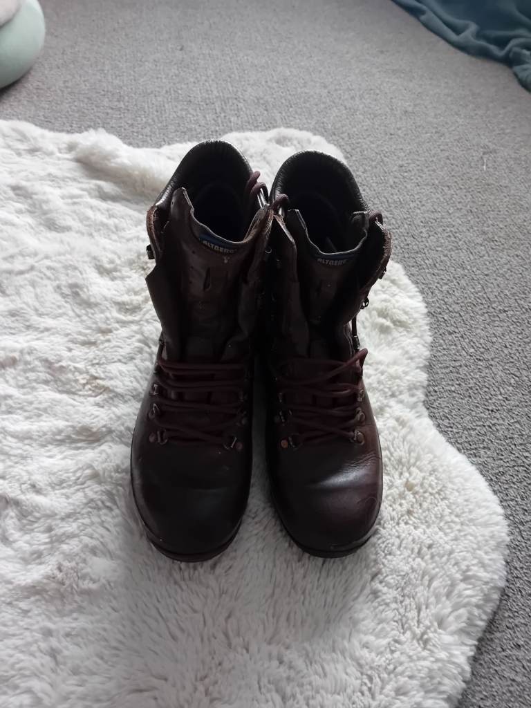 Altberg army boots