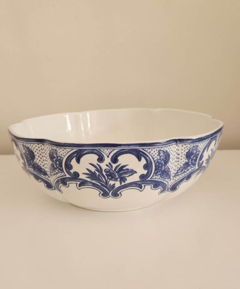 Tiffany Delft Bowl – Blue and White Ceramic, Good Condition