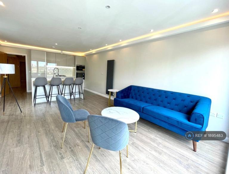 3 bedroom flat in Lavender Hill, London, SW11 (3 bed) (#1895483)