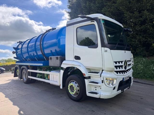 2020 70 Mercedes Arocs 2533 E6 6x2 VJ 16,300ltr vacuum tanker wash down