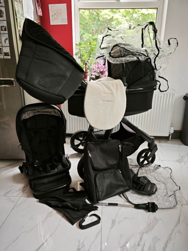 Oyster 3 Travel System Pram/Stroller/Buggy/Pushchair Bundle in Black Olive