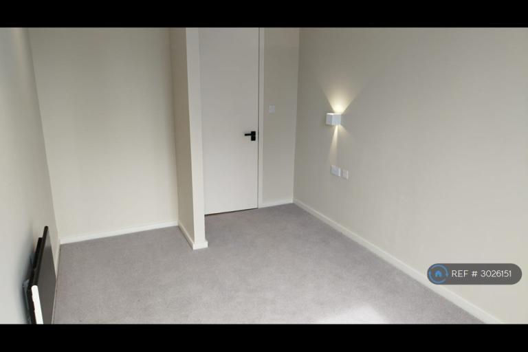 2 bedroom flat in Chester Road, Manchester, M15 (2 bed) (#3026151)