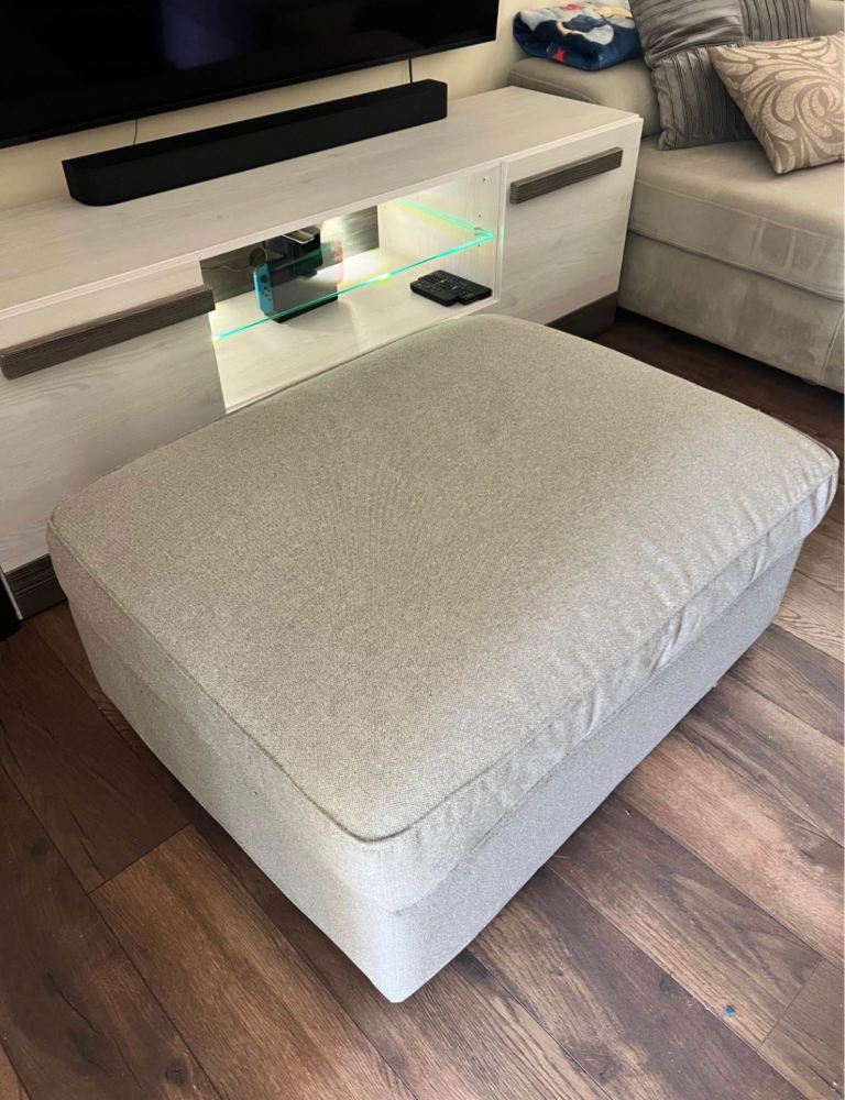 Little used Kivik IKEA pouffe footstool with lots of storage. 90/70/43cm