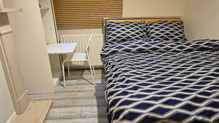 Room in Walthamstow, E17 [Victoria/Central Line]