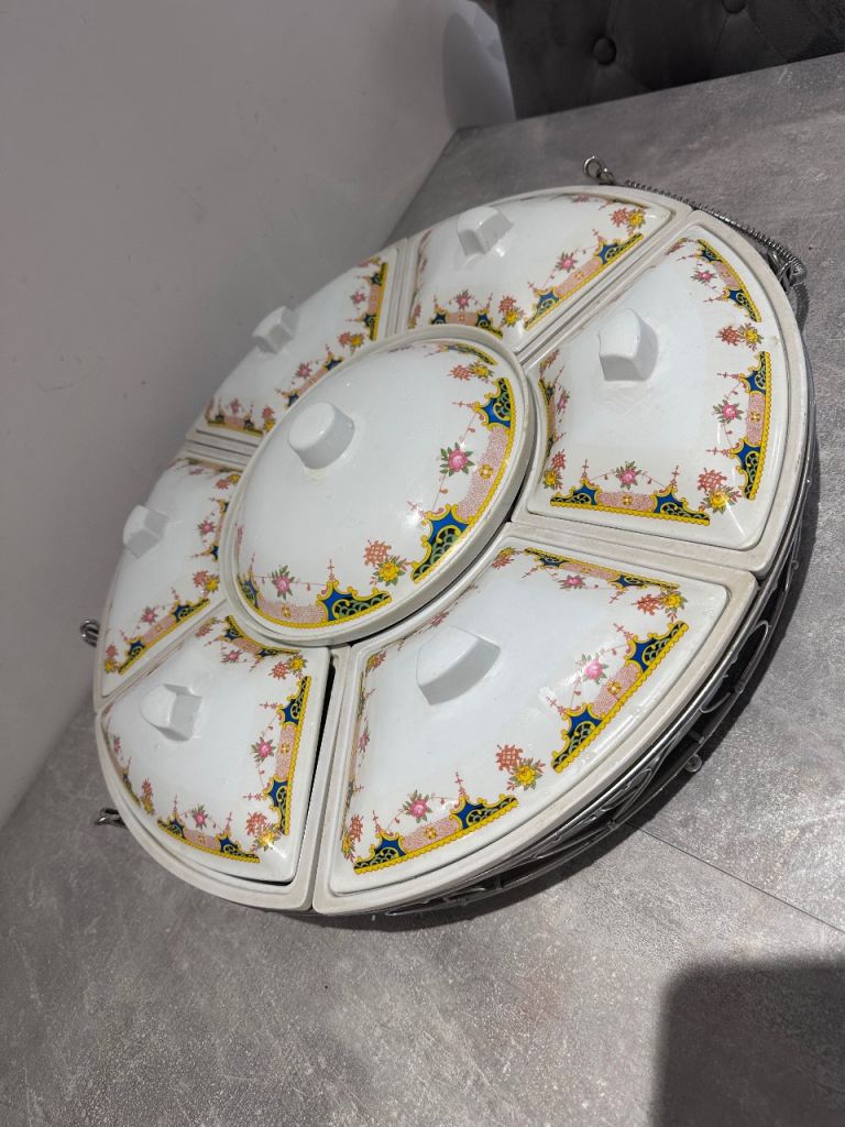 Dinner bowls with stand