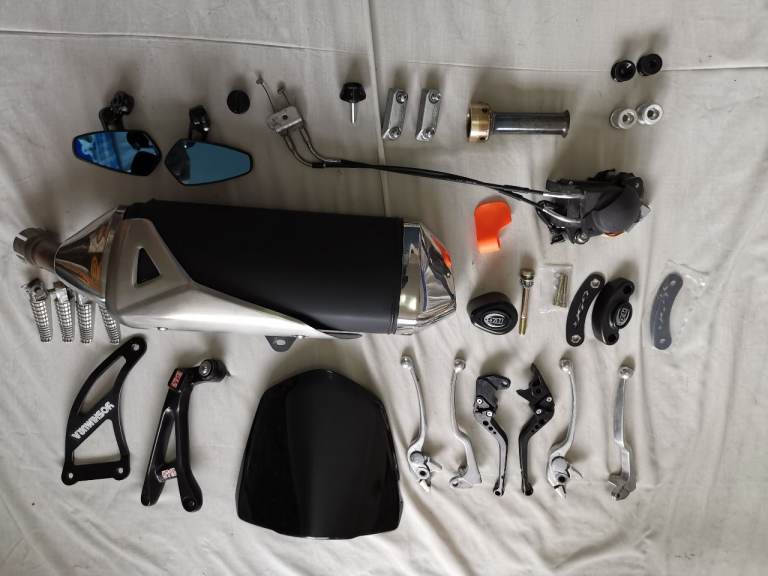 Suzuki gsr 750
