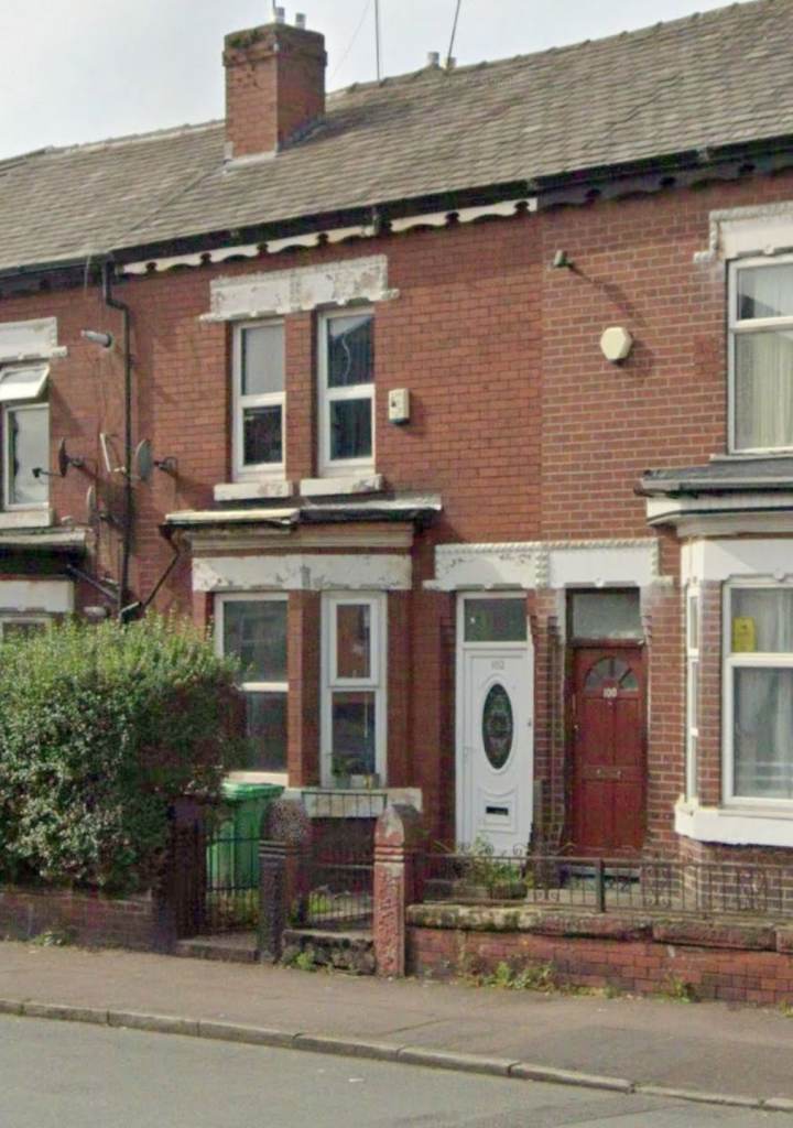 Recently Renovated 3-Bedroom Terraced House *Great Location*
