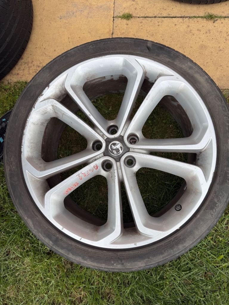 Vauxhall Astra GTC 245/40ZR20 99W XL